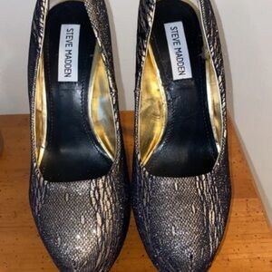 Steve Madden Black and Gold Textured Heels